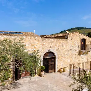 https://masseria-fortificata-lo-zafferaneto.sicilyhotelsitaly.net